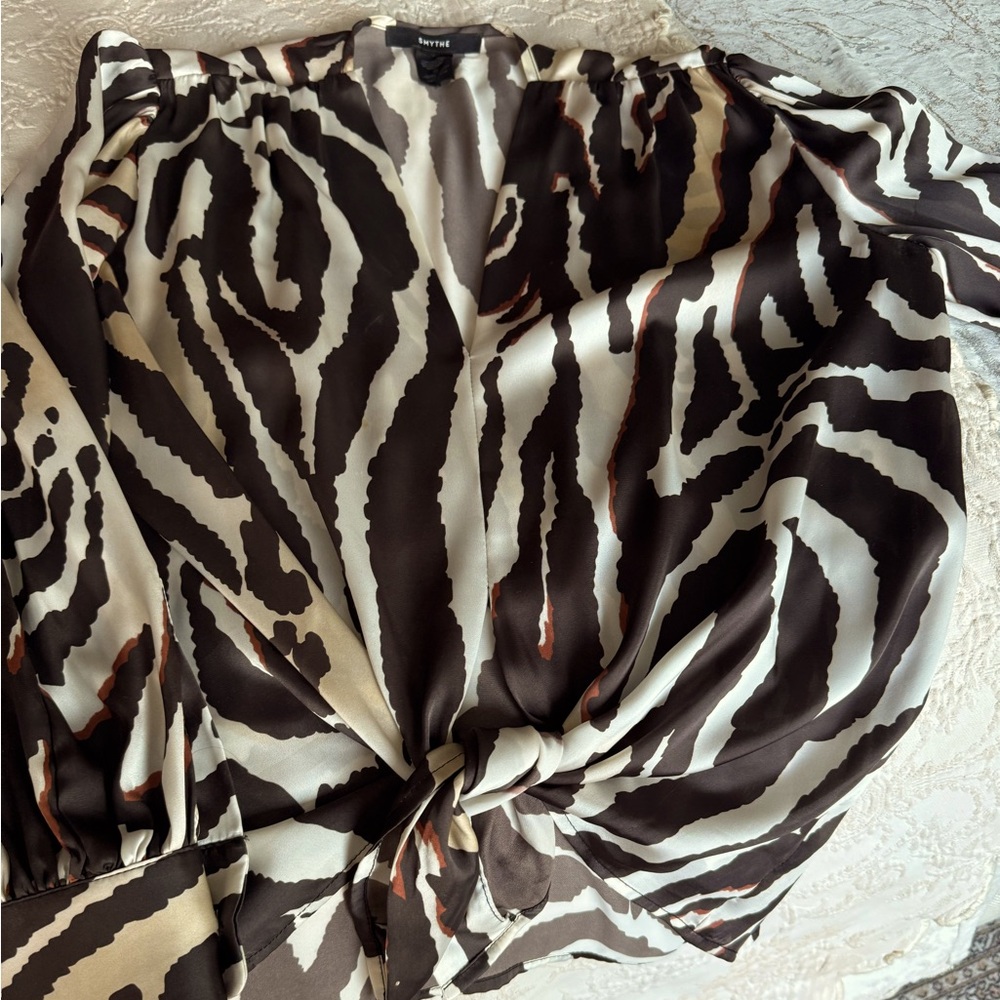 Leopard print blouse with tie option at hem